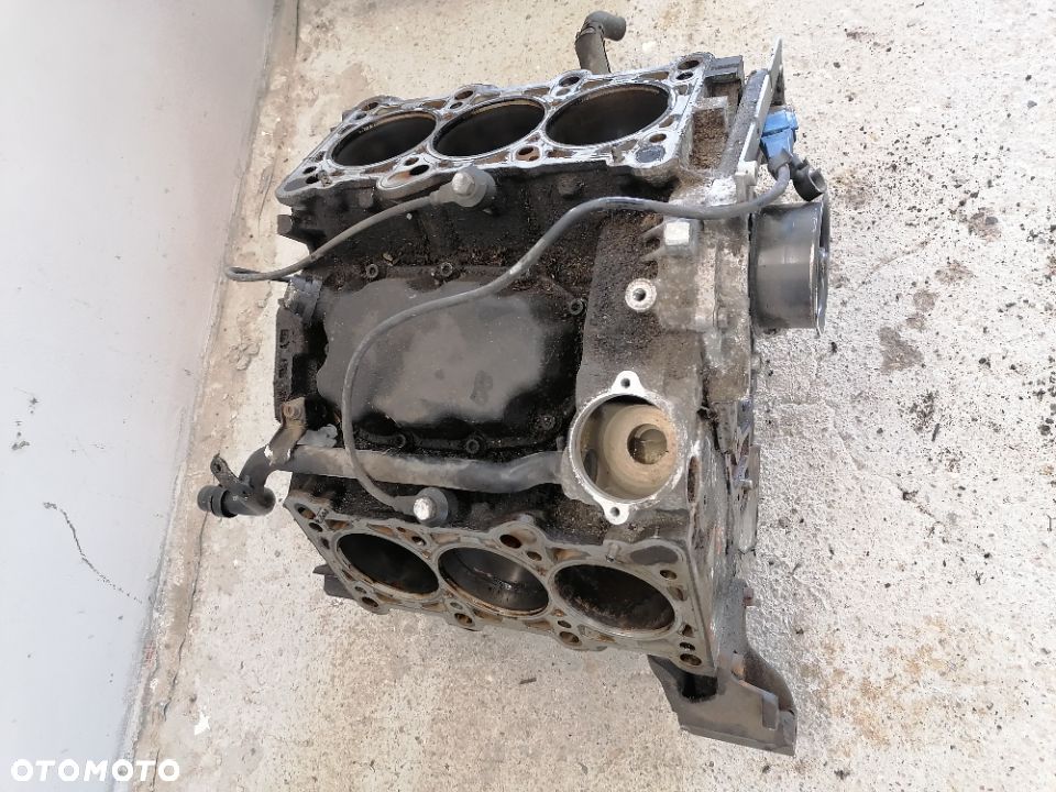 Blok Silnika Aluminiowy + 4 Tłoki Na Stolik 3.0 V6 ASN Audi - 1