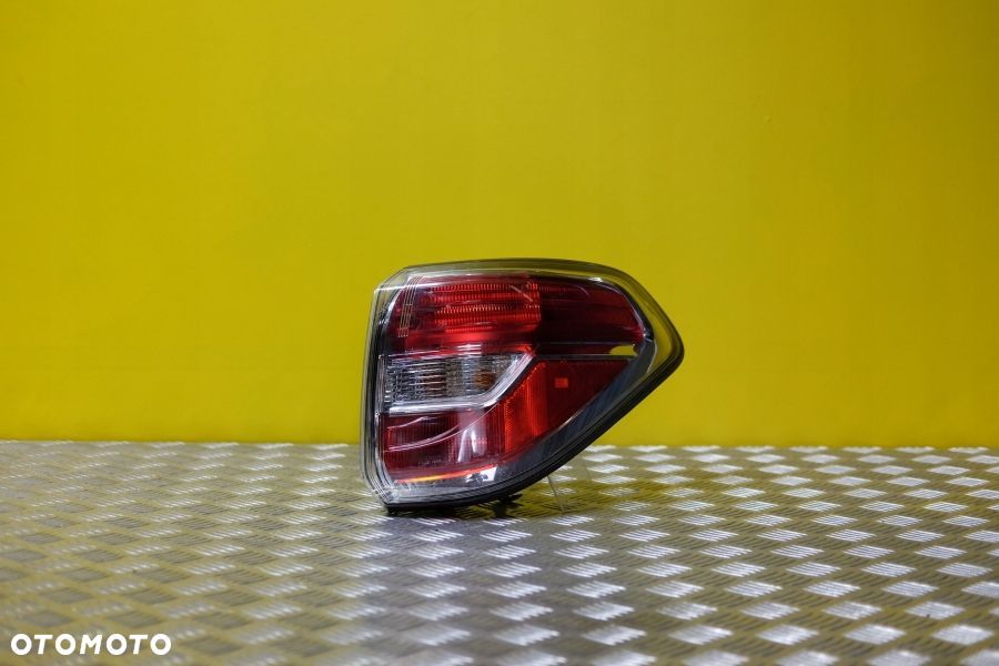 NISSAN PATROL Y62 LIFT 2014- LAMPA TYŁ PRAWA TYLNA