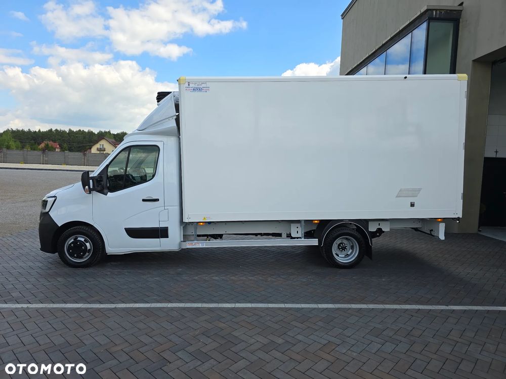 Renault MASTER CHŁODNIA 8 PALET Carrier XARIOS -29*C +29*C 230V STACJONARNE PODŁĄNCZENIE TYLN OŚ BLIŻNIACZA WZMOCNIONA SALON POLSKA 65Tyś km SERWIS ASO RENO DO OSTATNIEGO Km GWARANCJA BOGATA OPCJA WYPOSAŻENIA LEDY HALOGENY TEMPOMAT FOTEL KIEROWCY PNEŁMATYCZNY - 12