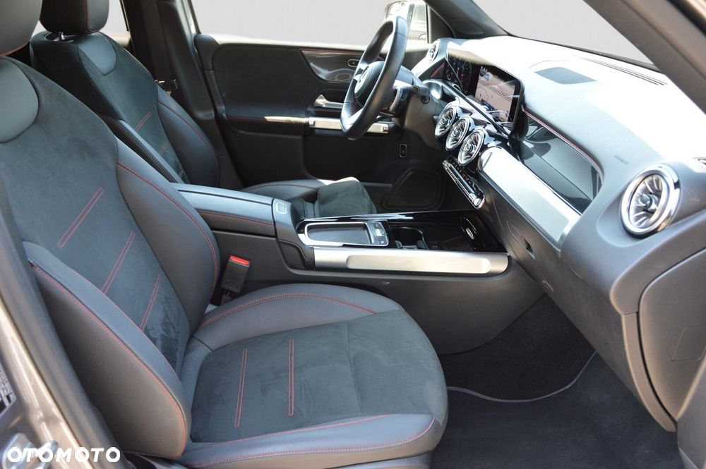 Mercedes-Benz GLB - 24