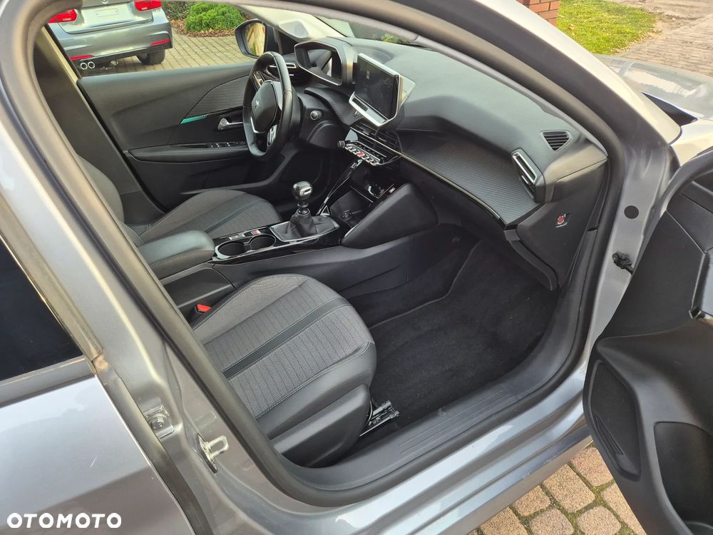 Peugeot 208 PureTech 100 Allure - 11