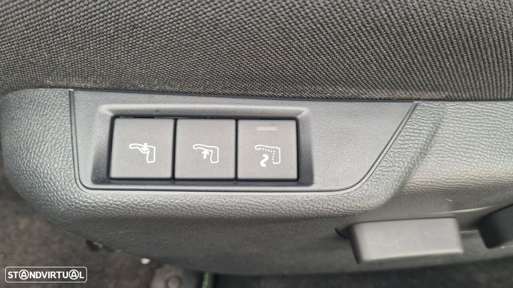 Peugeot 2008 1.5 BlueHDi GT EAT8 - 48