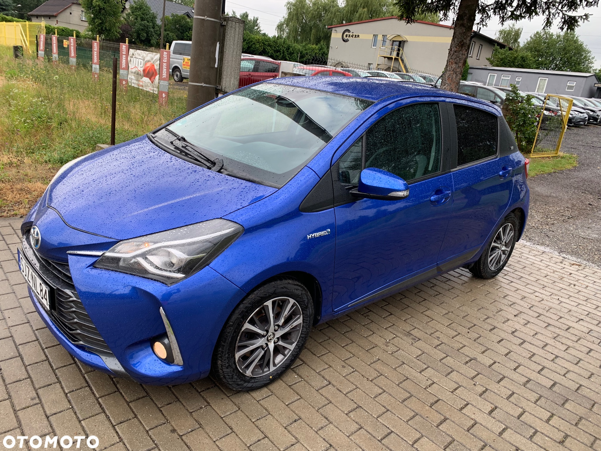 Toyota Yaris Hybrid 100 Premium - 2
