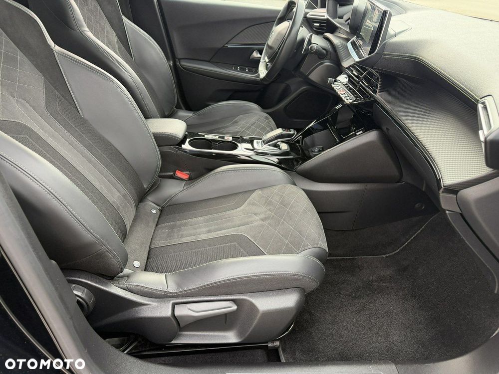 Peugeot 2008 BlueHDi 130 EAT8 GT - 34