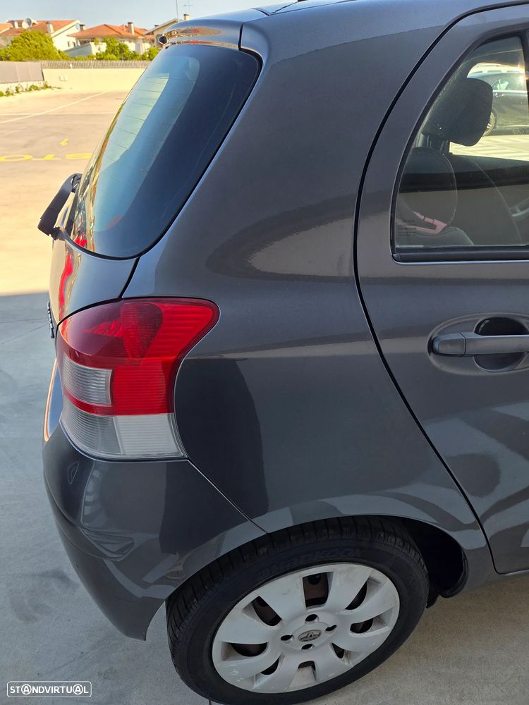 Toyota Yaris - 11