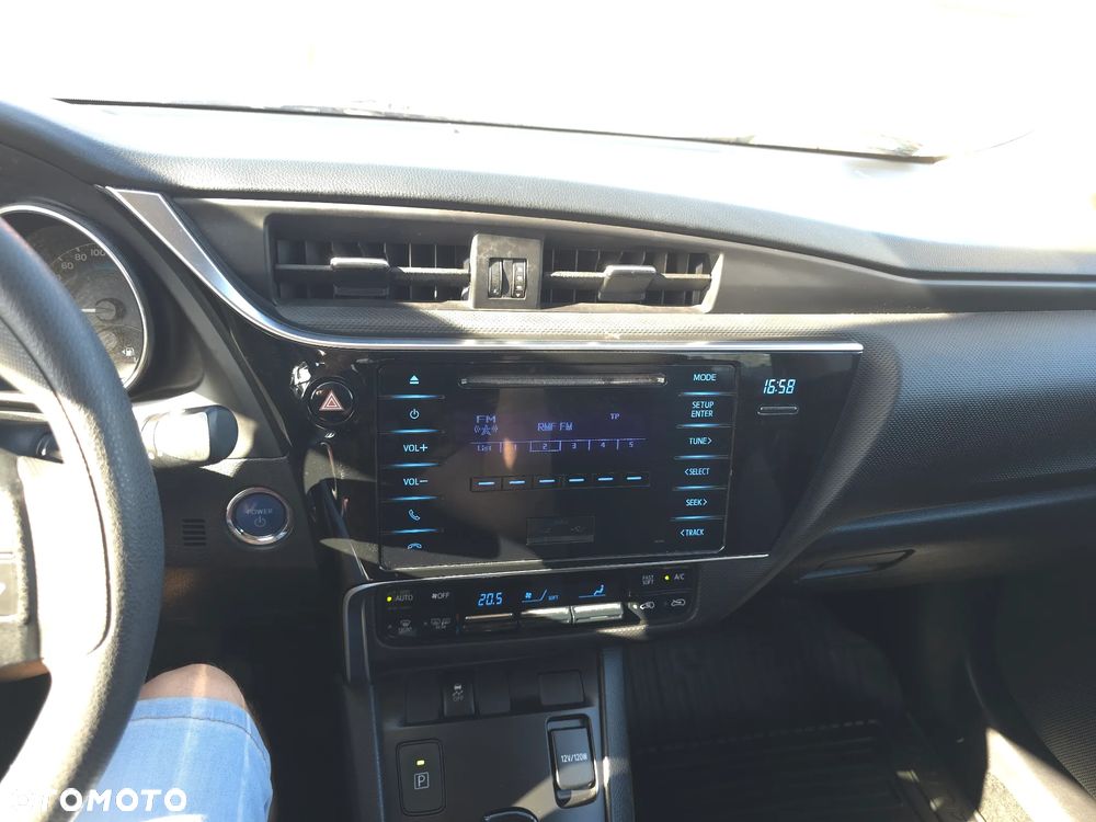 Toyota Auris 1.8 HSD Luna - 24
