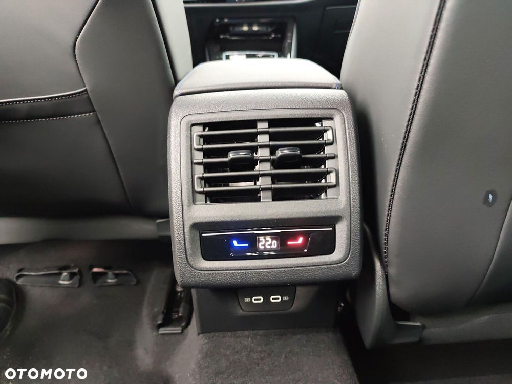 Volkswagen Golf - 28