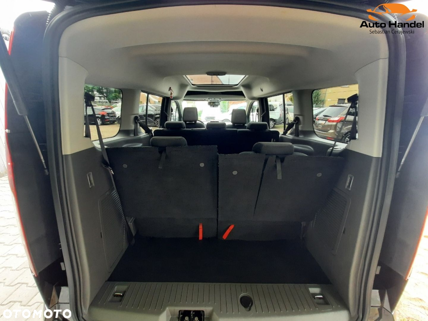 Ford Tourneo Connect Grand - 13