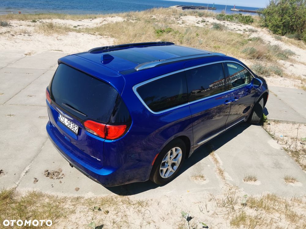Chrysler Pacifica - 12
