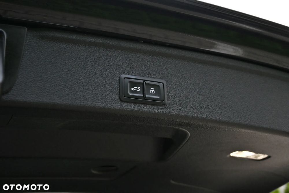 Audi A4 Avant 2.0 TDI ultra S tronic sport - 40