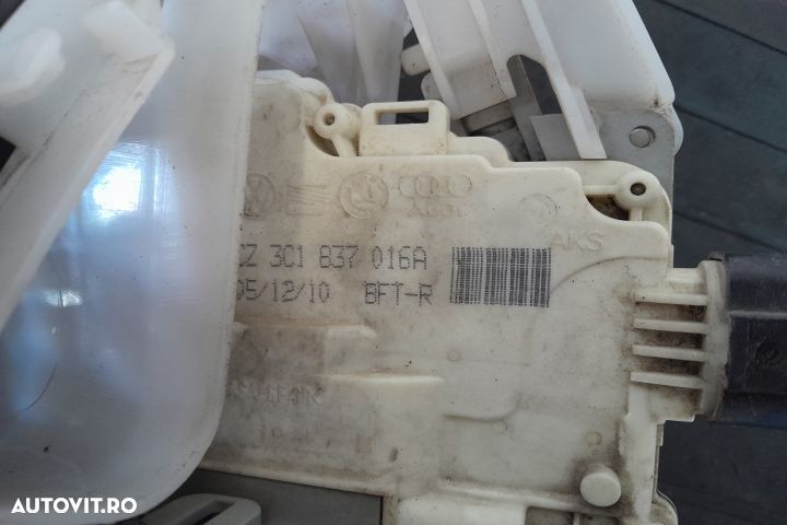 Broasca usa fata dreapta 3C1837016A 3C1837016A Volkswagen VW Passat B - 3