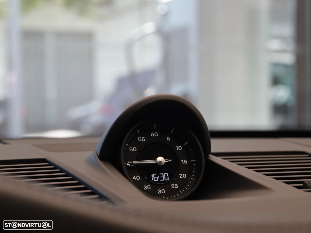 Porsche 911 (992) Carrera 4 GTS - 29