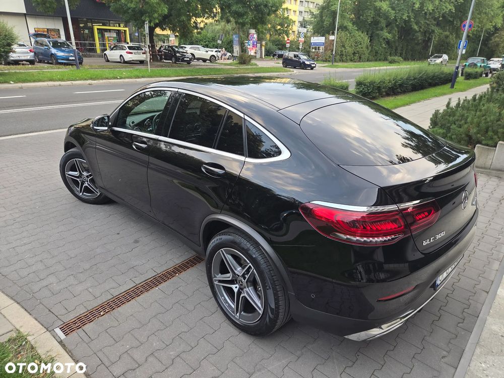 Mercedes-Benz GLC 300 4Matic 9G-TRONIC AMG Line - 24