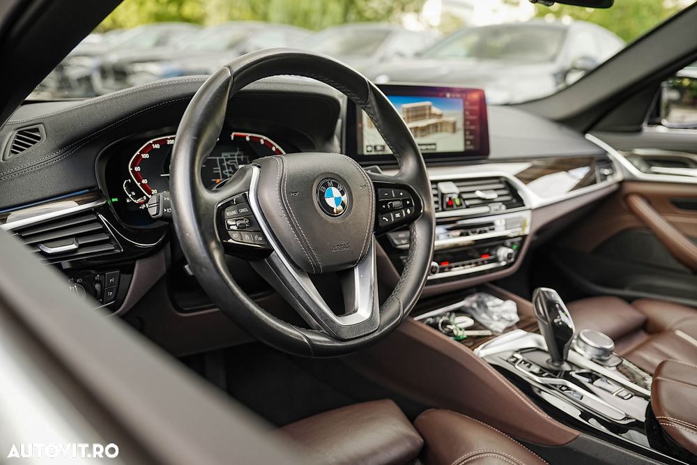 BMW Seria 5 530e Aut. Luxury Line - 29