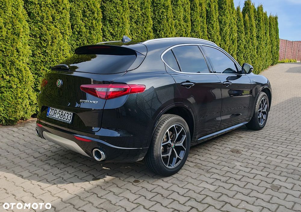 Alfa Romeo Stelvio 2.0 Turbo 16V AT8-Q4 Veloce Ti - 17