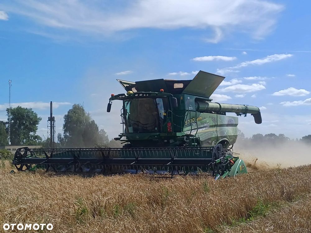 John Deere S790 - 10