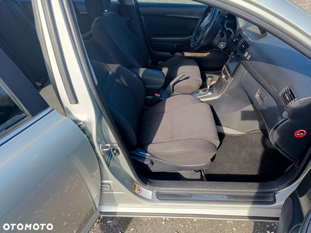 Toyota Avensis - 6