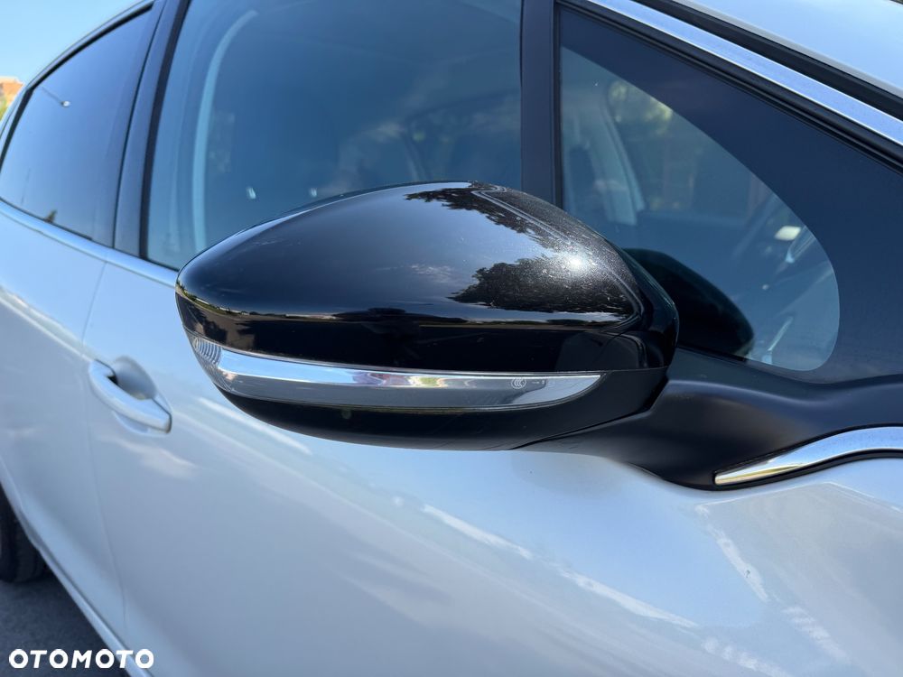 Peugeot 208 - 6