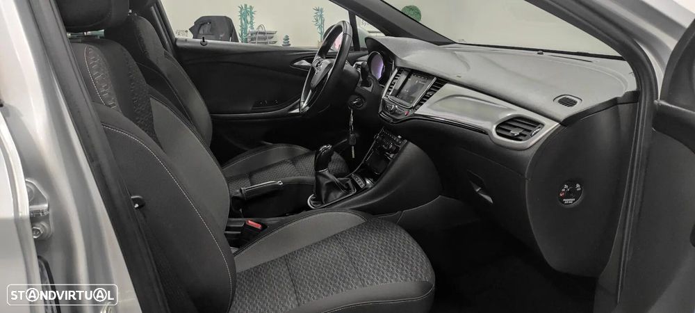 Opel Astra 1.2 Turbo - 24