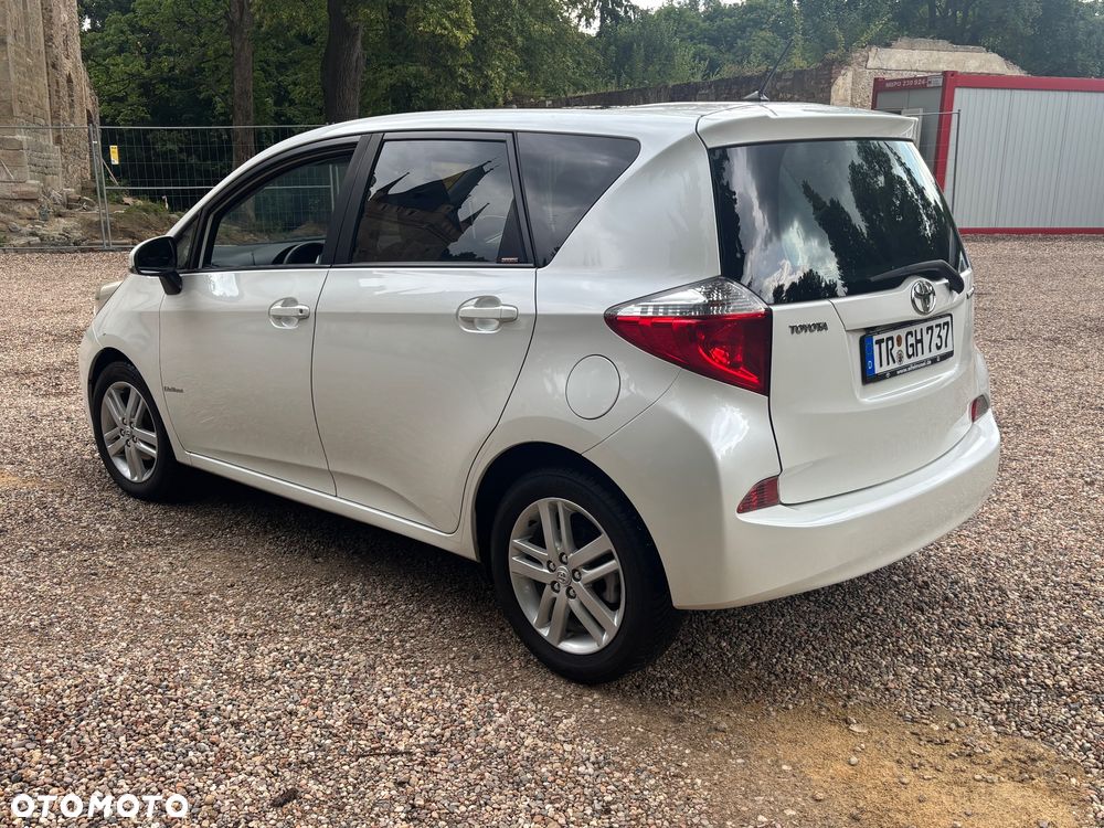Toyota Verso S 1.33 Premium - 4