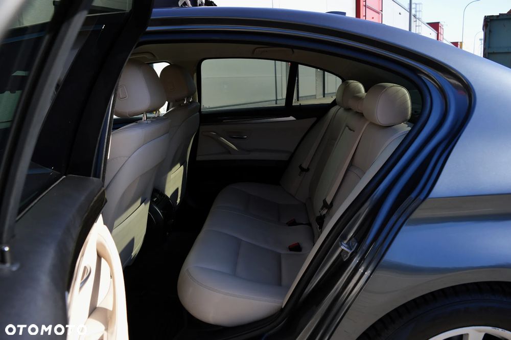 BMW Seria 5 520d xDrive Luxury Line - 7