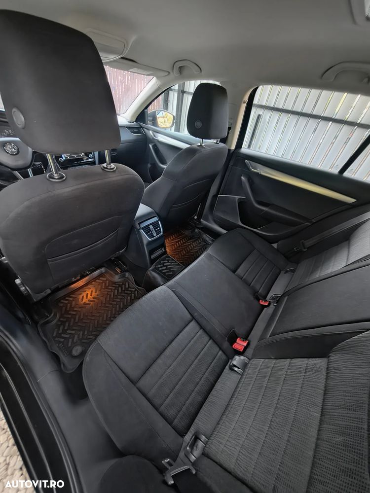 Skoda Octavia 2.0 TDI DSG Ambition - 8