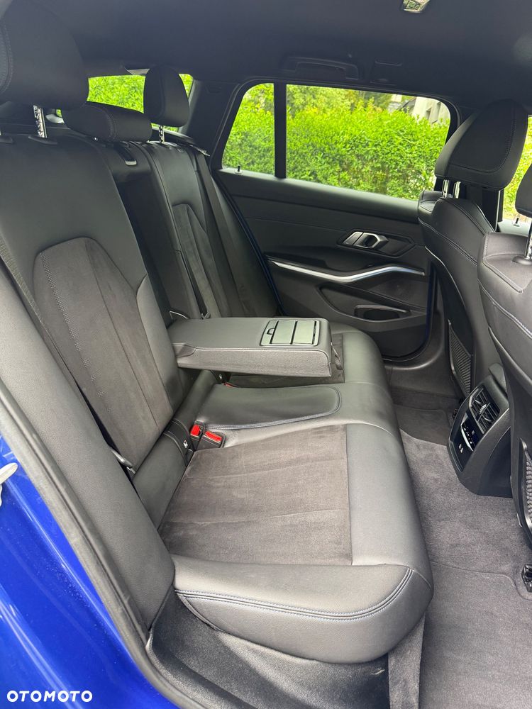 BMW Seria 3 320d xDrive M Sport sport - 32