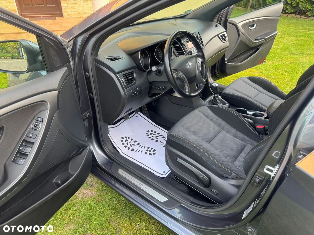 Hyundai i30 blue 1.4 Passion - 11