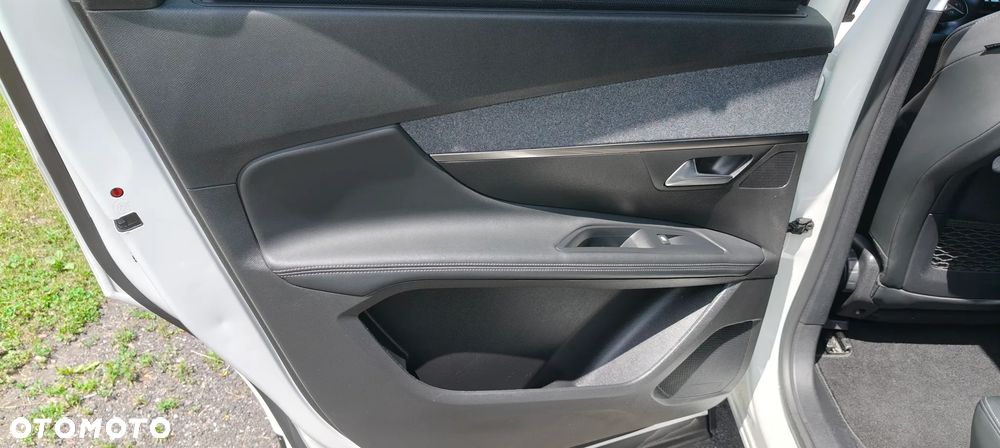 Peugeot 5008 BlueHDi 130 EAT8 Allure - 23