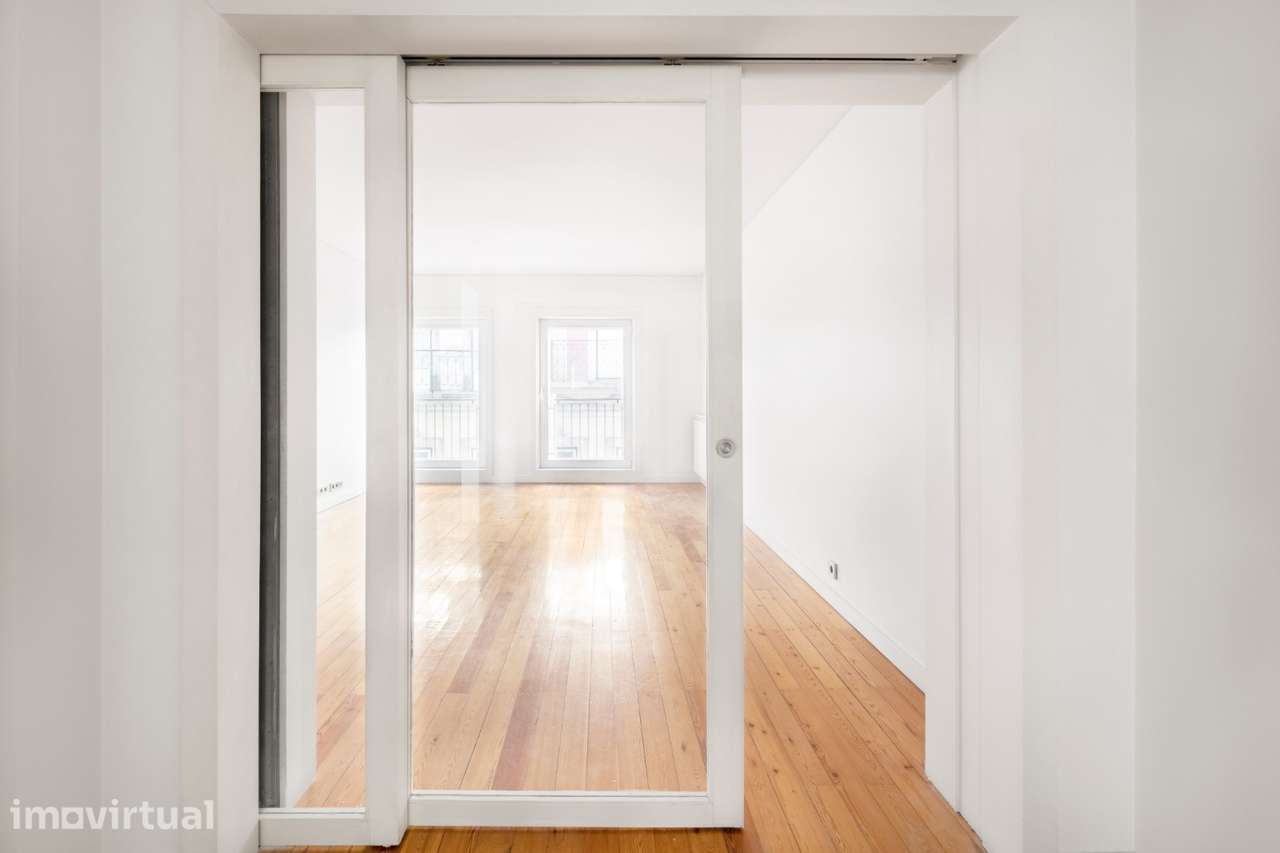 Apartamento no Chiado com 2 salas e 2 quartos e 2 lugares de estaciona - Grande imagem: 4/30
