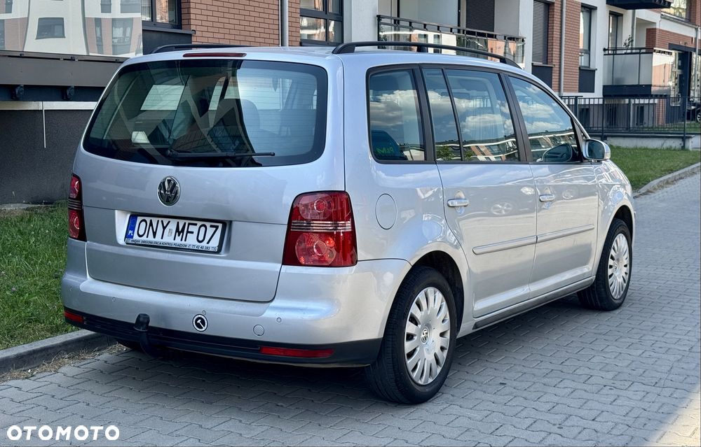 Volkswagen Touran - 4