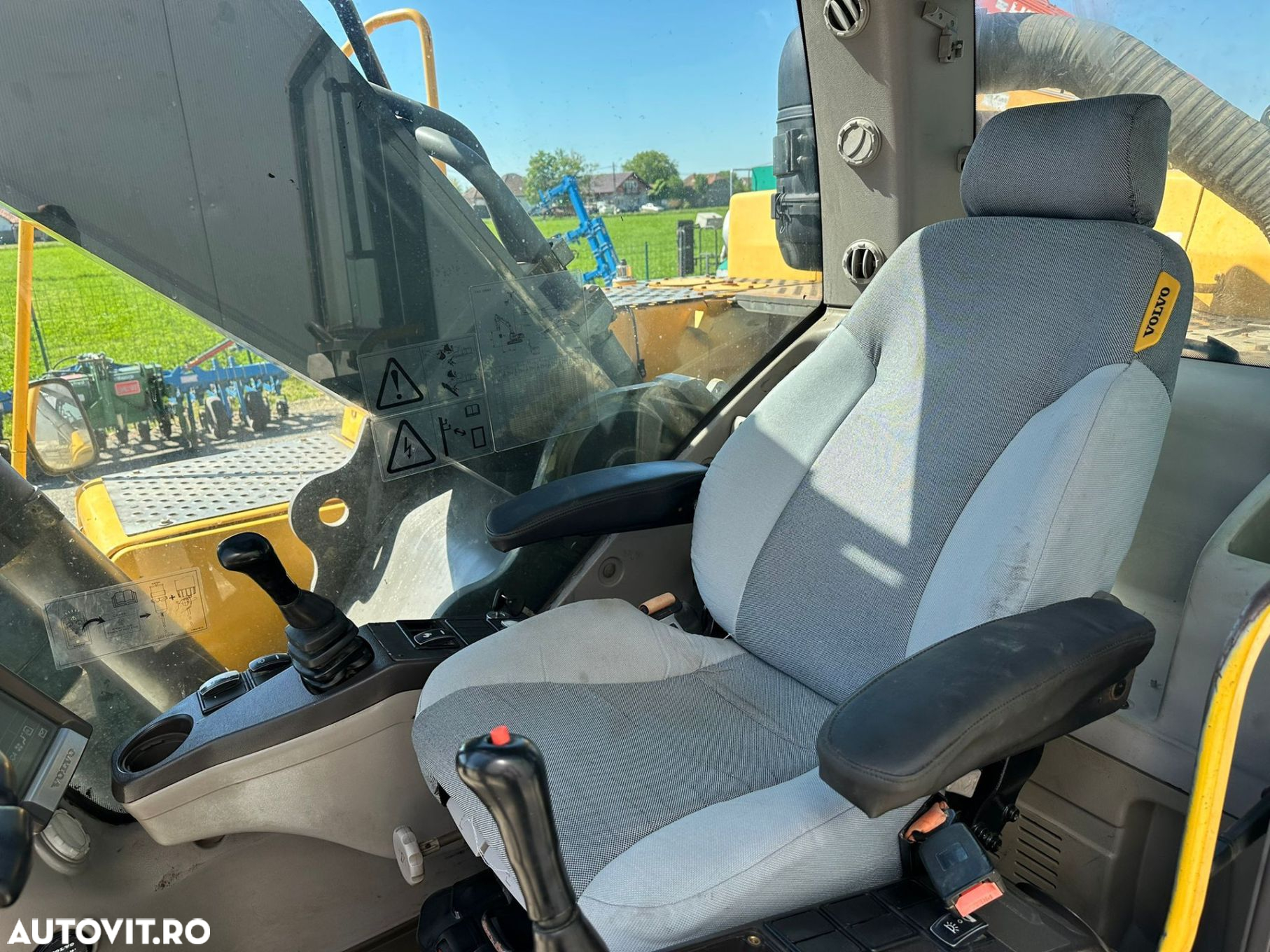 Volvo EC 300 DL Excavator - 6