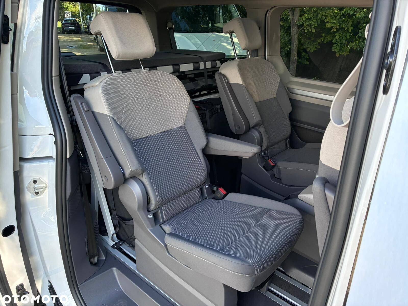 Volkswagen Multivan - 18