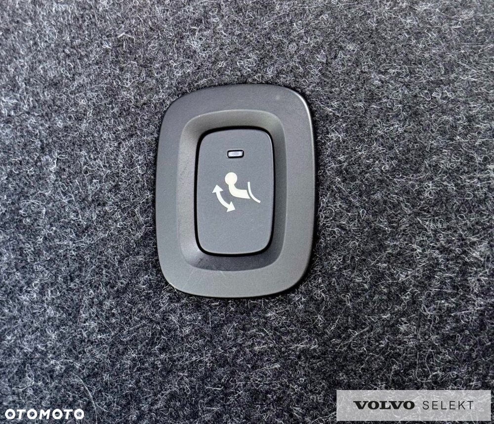 Volvo XC 40 B3 Plus Dark - 34