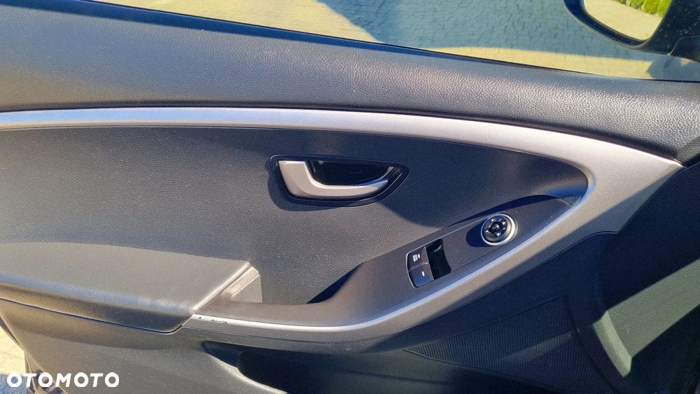 Hyundai i30 blue Kombi 1.4 Style - 11