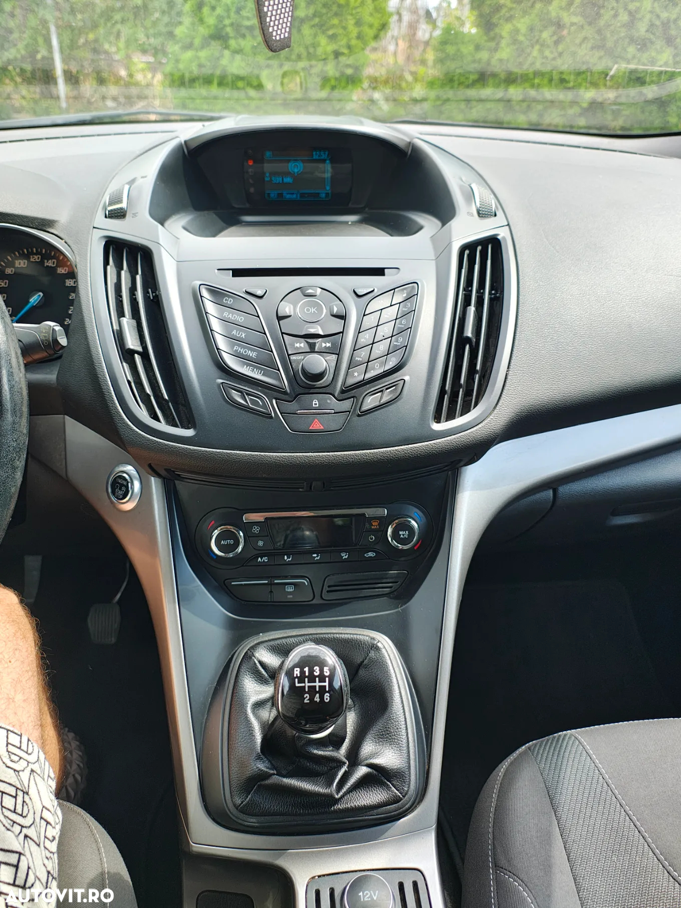 Ford Kuga 2.0 TDCi 2x4 Titanium - 10
