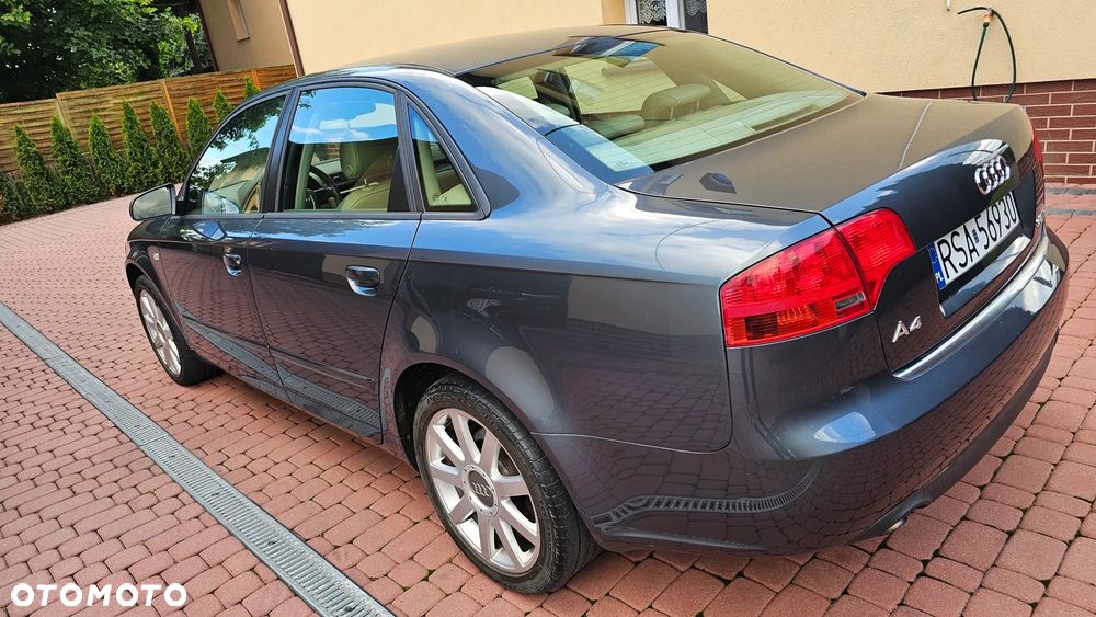 Audi A4 Limousine - 31