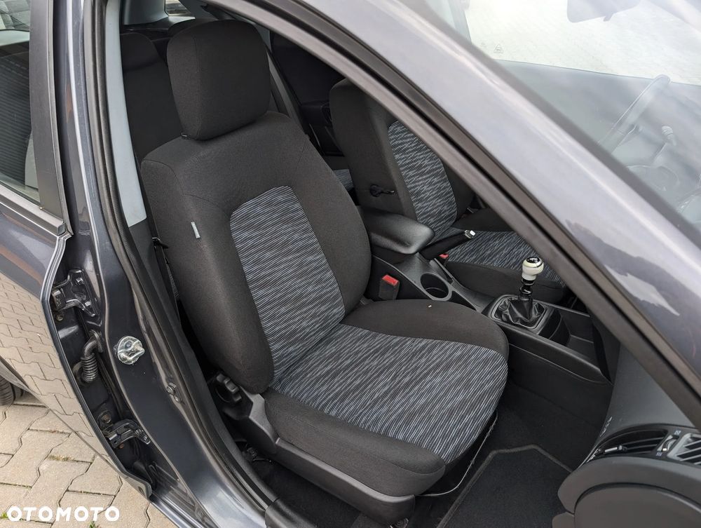 Kia Ceed - 36