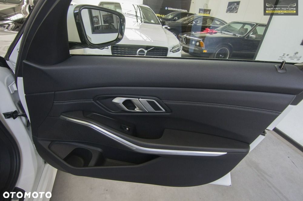 BMW Seria 3 318i Sport Line - 30