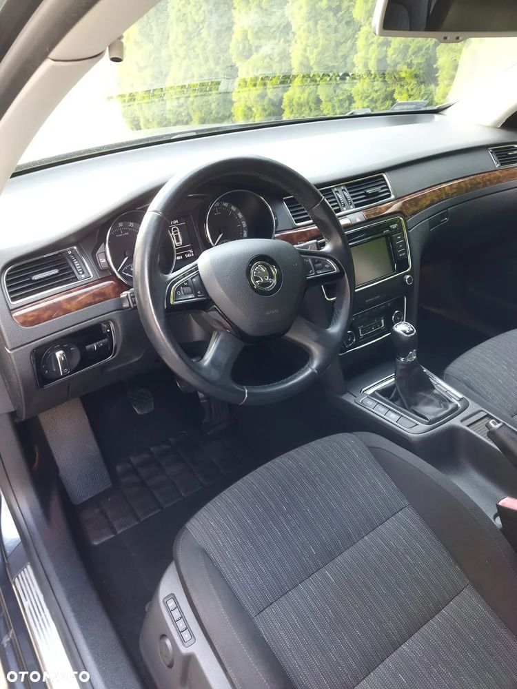 Skoda Superb 2.0 TDI 4x4 Elegance - 3