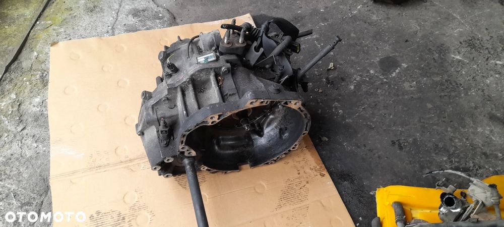 SKRZYNIA BIEGÓW AUTOMAT KIA CARNIVAL 2.9 CRDI 50-42LE