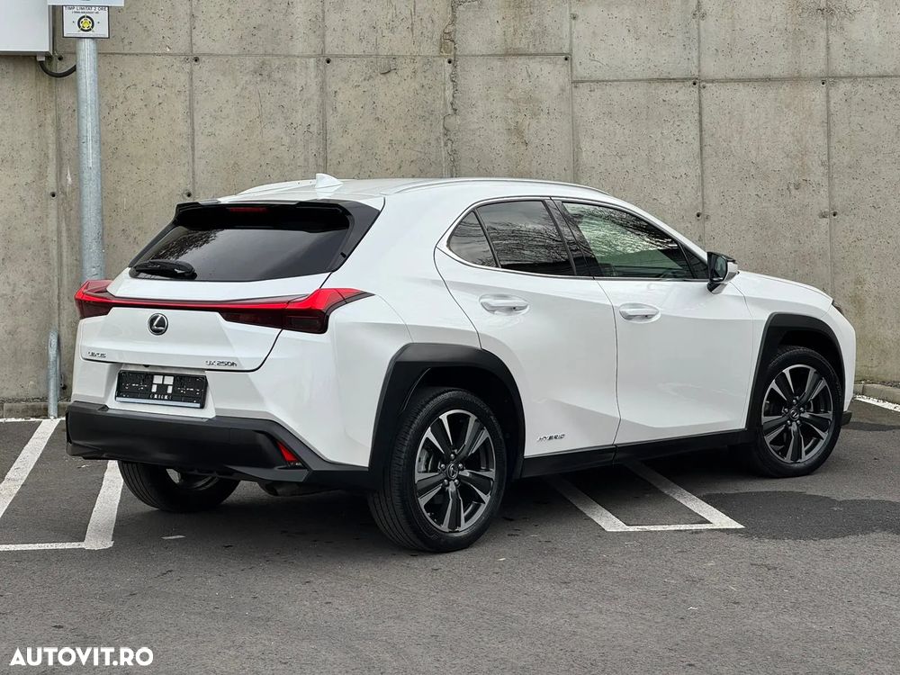 Lexus UX 250h 2.0L HEV 20H- (178 HP) 4X4 CVT Executive - 6