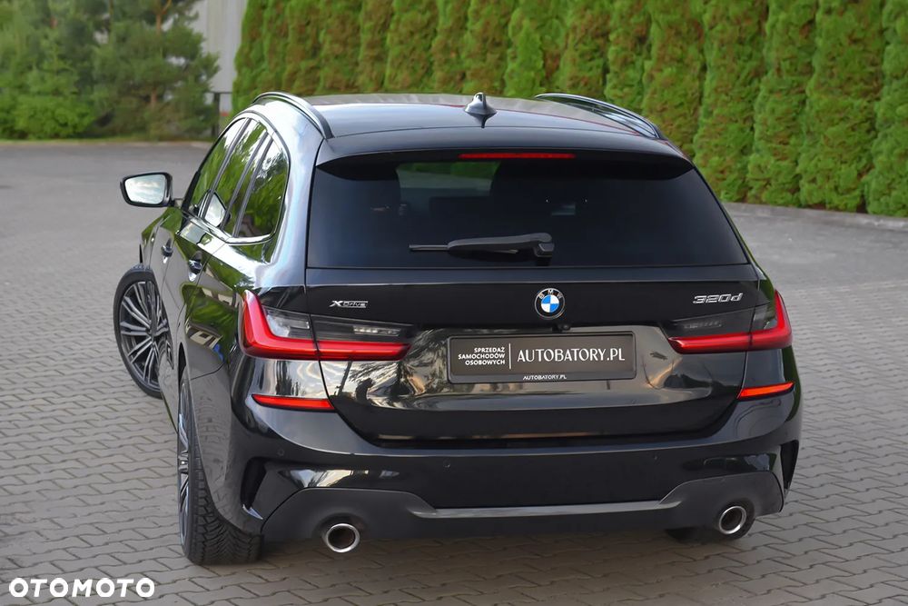 BMW Seria 3 320d xDrive Edition M Sport Shadow - 13