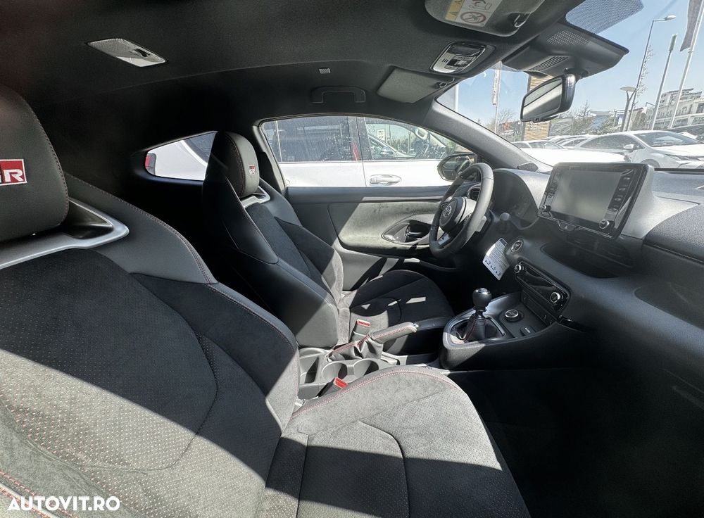 Toyota Yaris - 4