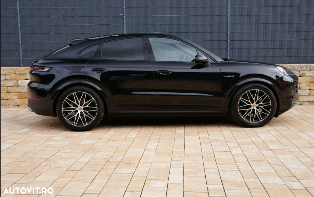 PORSCHE Cayenne Coupe 2025 — imagine 3