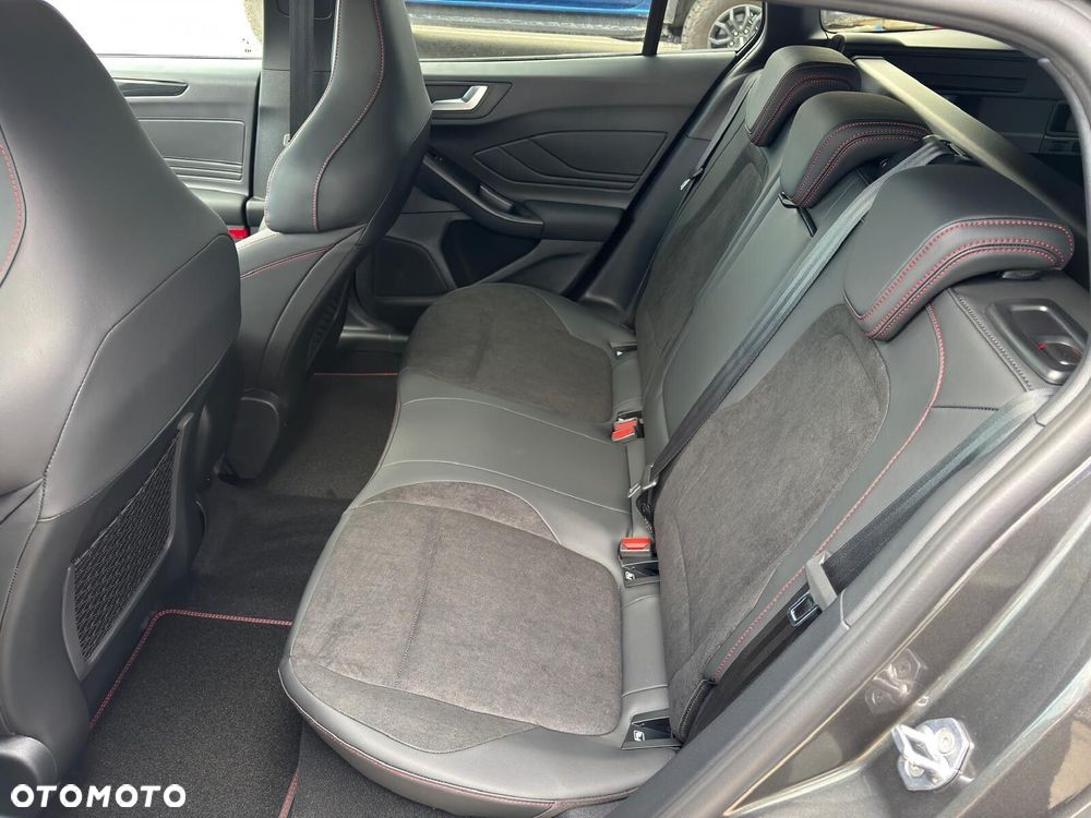 Ford Focus - 36