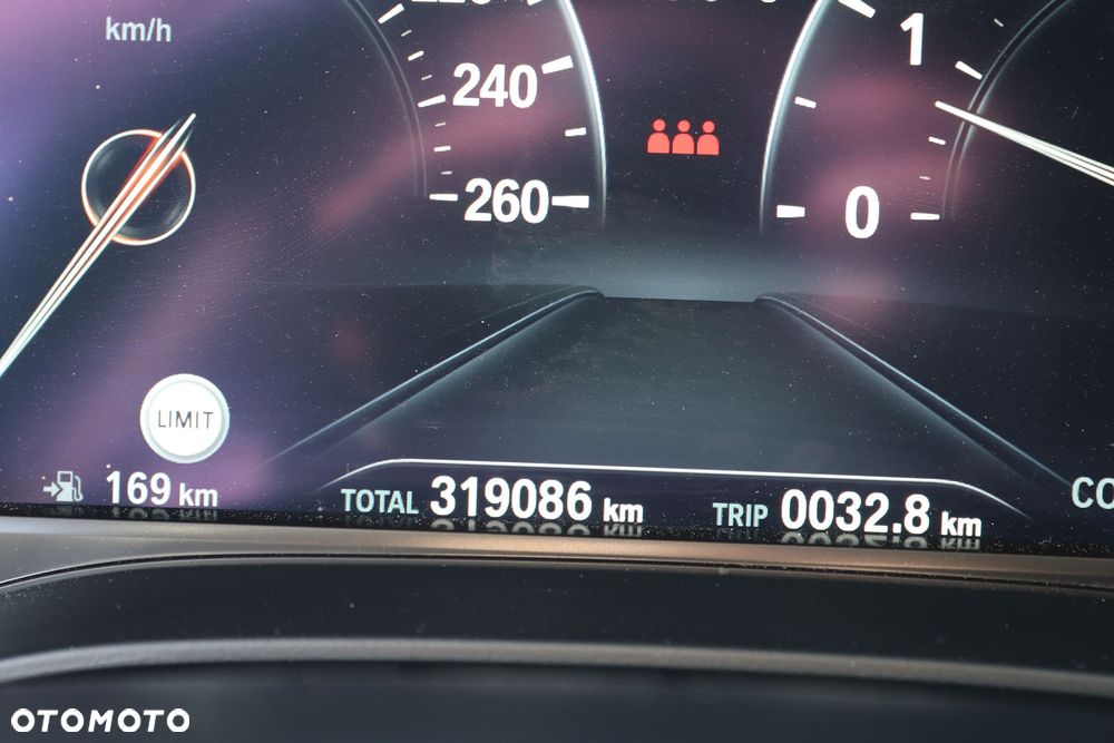 BMW Seria 5 530d xDrive Luxury Line sport - 12
