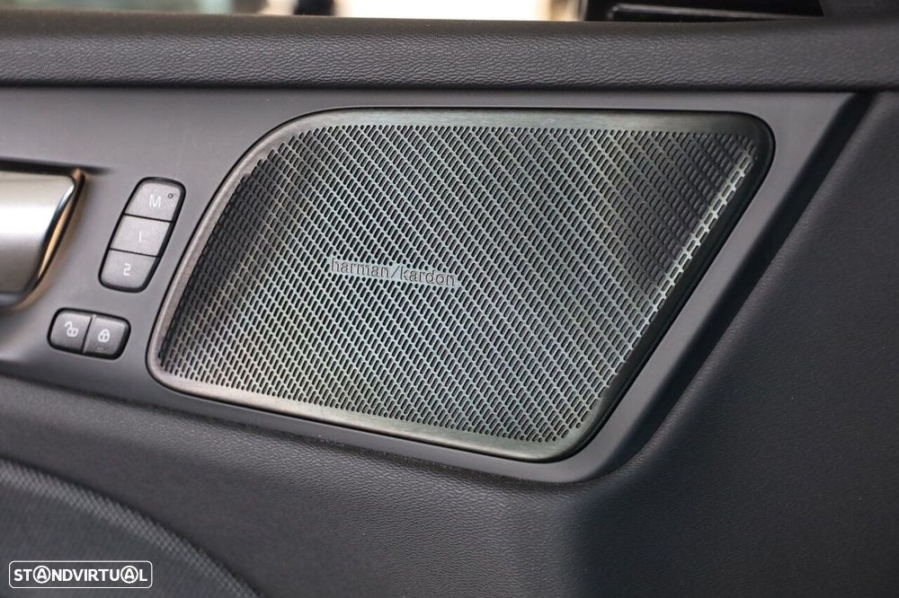 Volvo V60 2.0 B4 R-Design Geartronic - 16