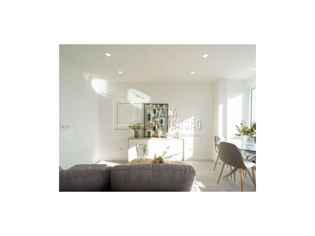 Apartamento de tipologia T3 com varanda, mobilado e equipado em Ben... - Grande imagem: 5/36