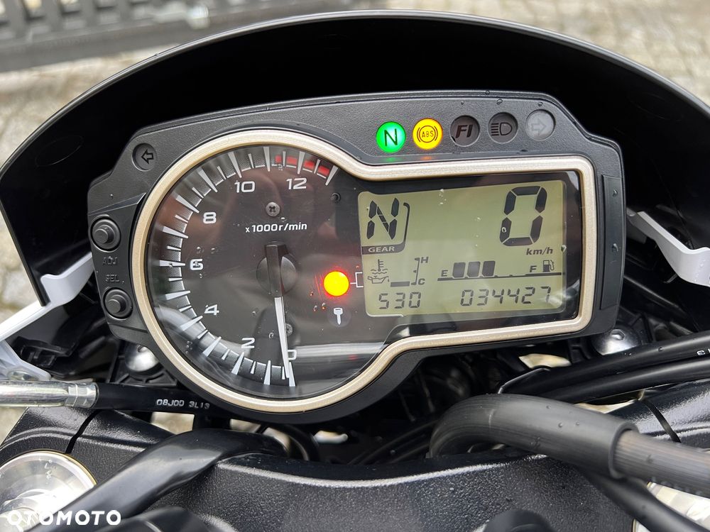 Suzuki GSR - 12